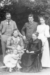 Swanida Helena MG-Visser met kinderen (1892)